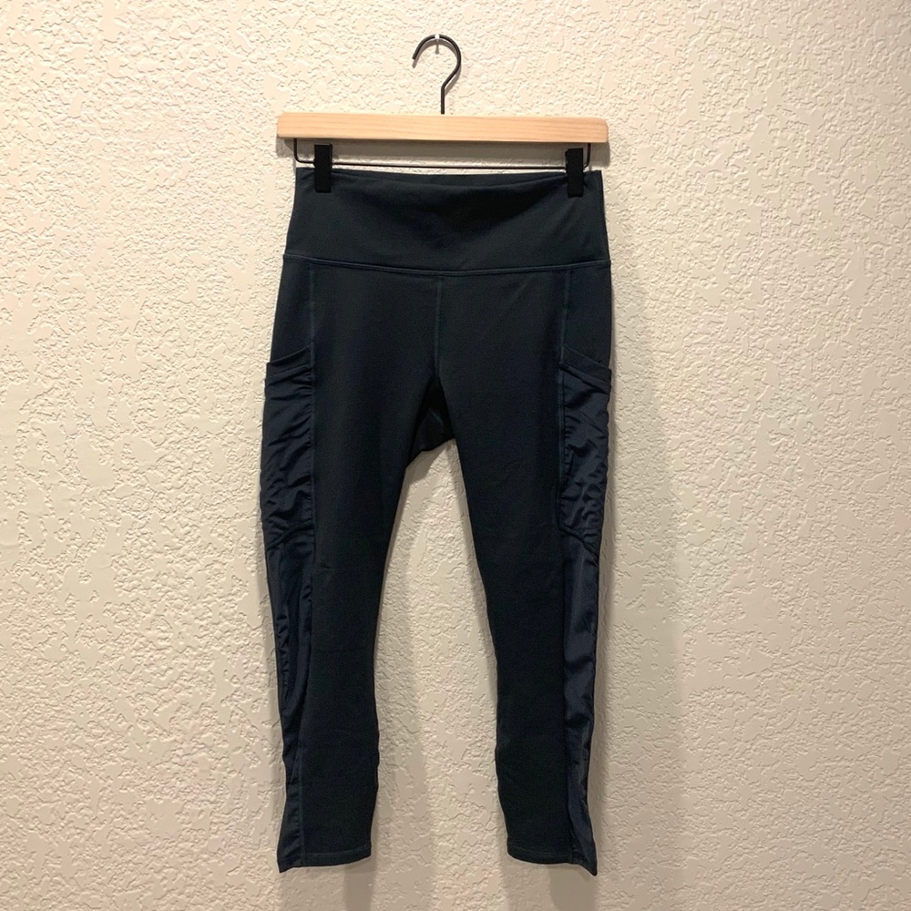 Fabletics 7/8 Mesh Pocket Leggings